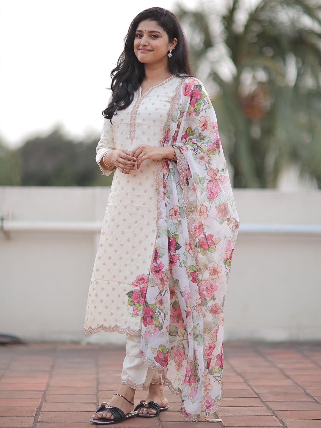 Cream Applique Jacquard Kurta with Floral Print Dupatta Product vendor