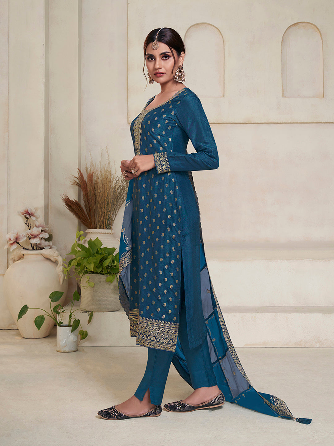 Blue Embroidered Kurta Set With dola jacquard and heavy sequins